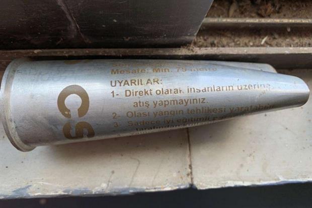Un proiettile attribuito ai turchi. Nella scritta: 'Non usare contro le persone'
