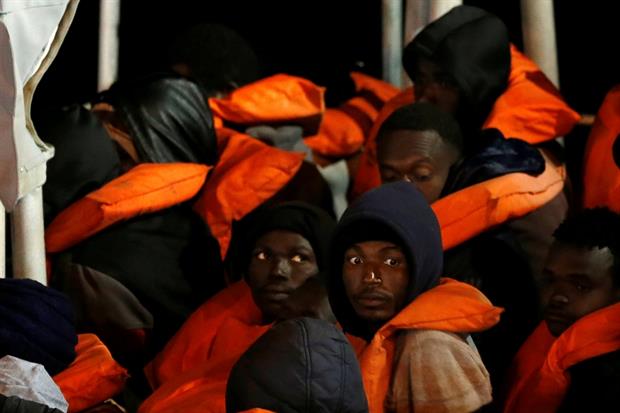 Migranti africani soccorsi al porto di Valletta, a Malta (aprile 2020)