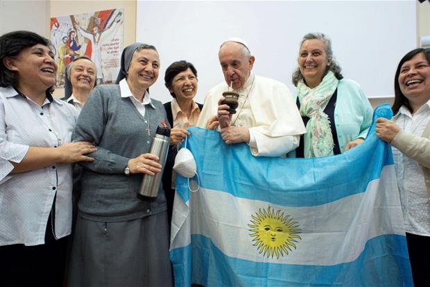 Il Papa con le Figlie di Maria Ausiliatrice