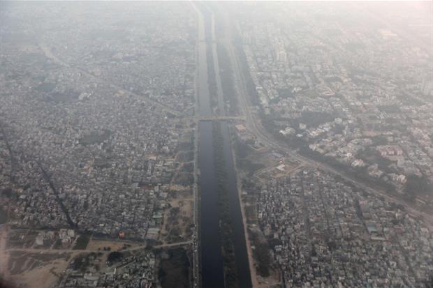 Il centro di New Delhi in India coperto da una nube di inquinanti