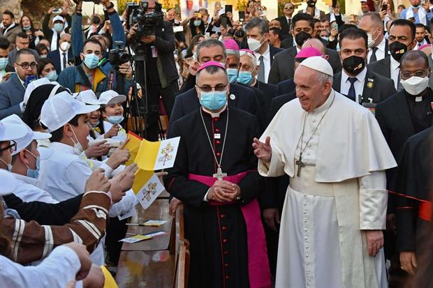 Papa Francesco arriva alla Cattedrale di San Giuseppe