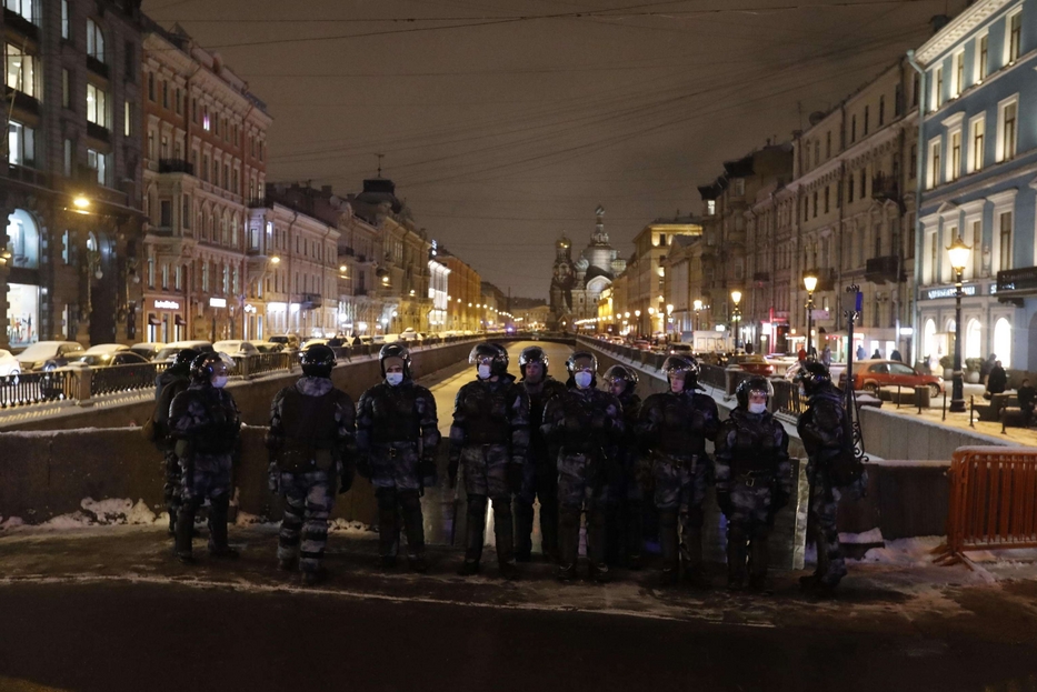 La forza di polizia a Mosca: si temono disordini dopo la sentenza che ha condannato Navalny