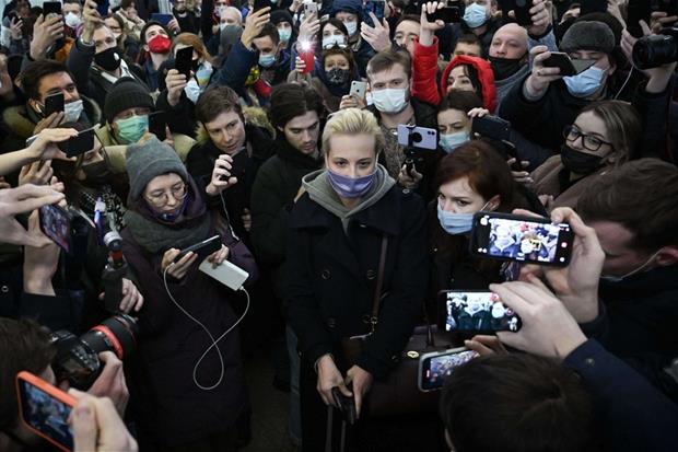 Yulia Navalnaya: la moglle del dissidente è stata fermata per qualche ora domenica