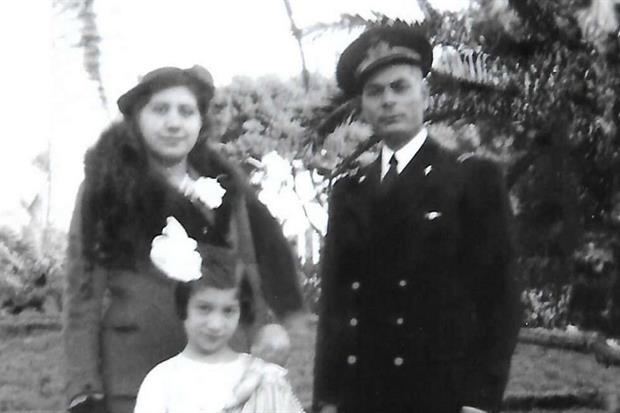 La famiglia Bramante a Taranto. In primo piano la piccola Lucia