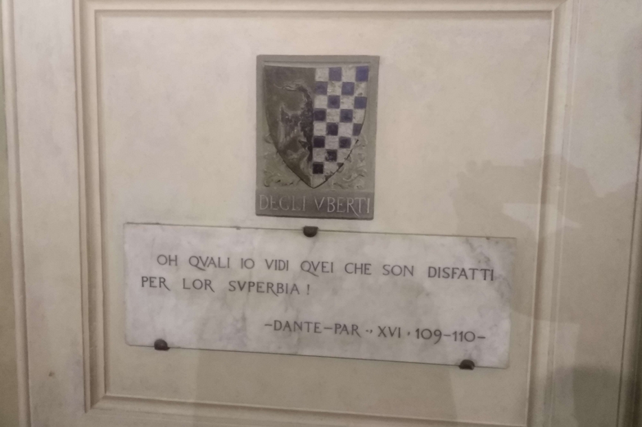 Una lapide commemorativa di Dante a Firenze