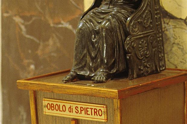 Una cassetta per la raccolta dell'Obolo di San Pietro