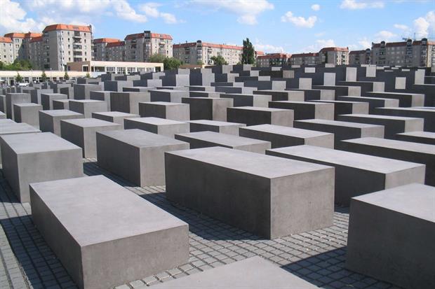 il Memoriale per gli ebrei assassinati d’Europa a Berlino, di Peter Eisenman, composto da 2.711 stele