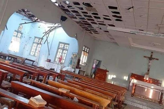 La chiesa colpita e danneggiata in Myanmar