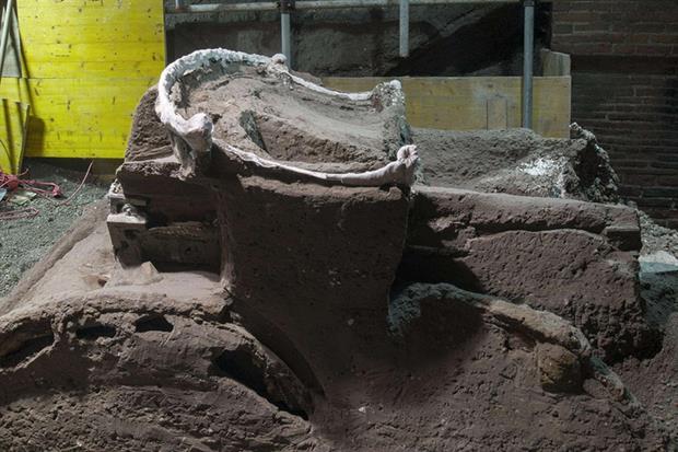 Il carro cerimoniale scoperto a Pompei durante gli scavi
