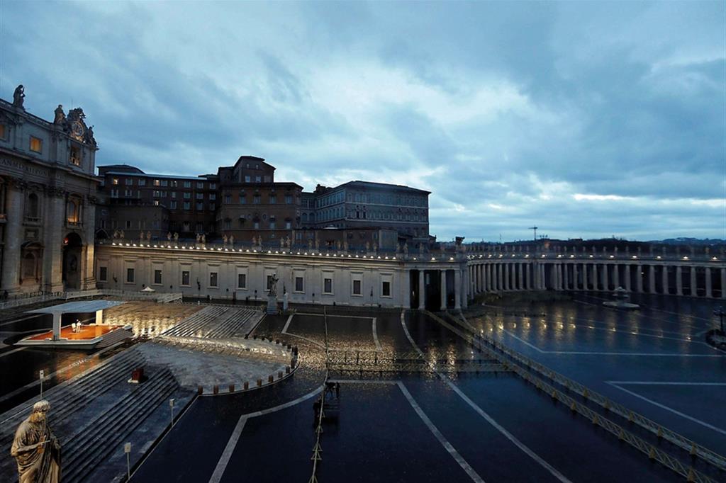 27 marzo 2020, Città del Vaticano: papa Francesco durante la preghiera Urbi et Orbi in Piazza San Pietro