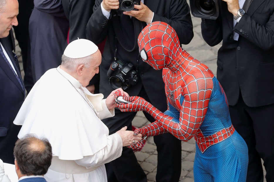 Papa Francesco con Spiderman