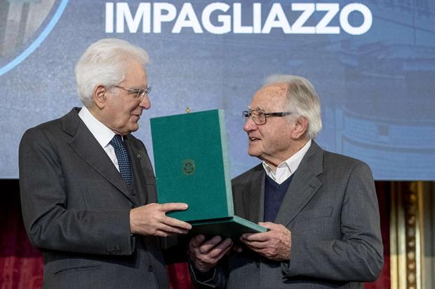 Il presidente della Repubblica, Sergio Mattarella, conferisce 'motu proprio' l'onorificenza di Commendatore dell'Ordine al Merito della Repubblica Italiana a Dino Impagliazzo, il 17 febbraio 2020.