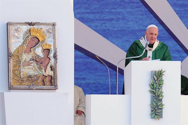 Il Papa durante la Messa che il 23 febbraio 2020 concluse l'incontro di Bari
