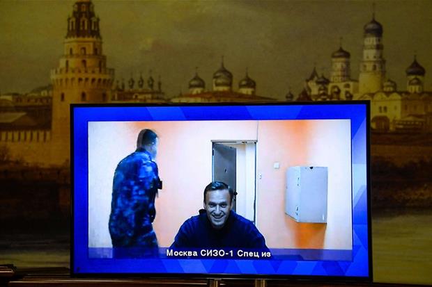 Alexeij Navalny assiste all'udienza di appello da carcere di Matrosskaya Tishina (Mosca) in cui è detenuto