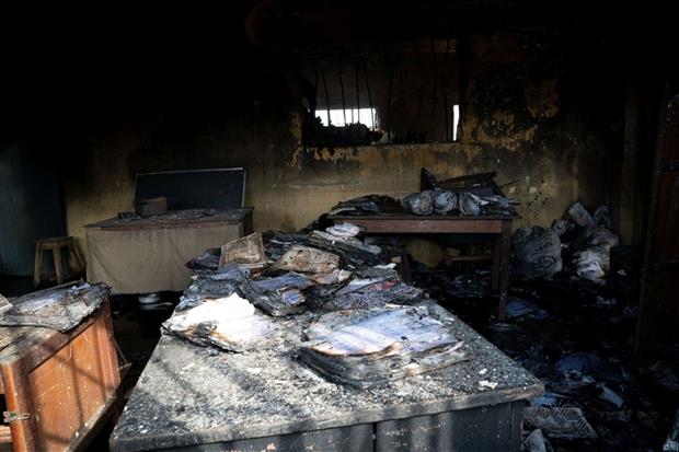 Documenti bruciati durante l'assalto alla prigione