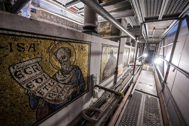 I restauri dei mosaici del battistero di San Giovanni, a Firenze
