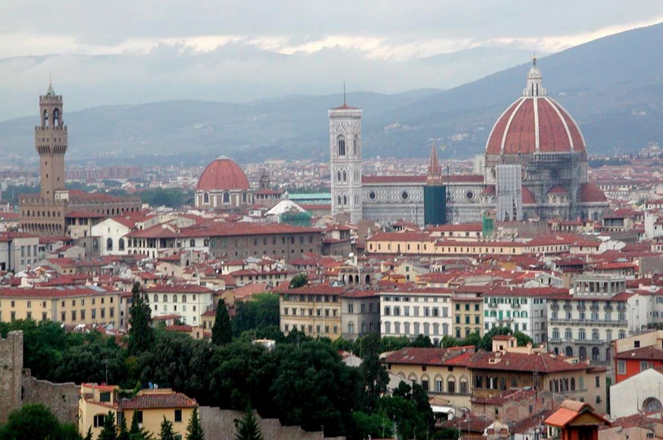 Un'immagine panoramica di Firenze con il Duomo e Palazzo Vecchio