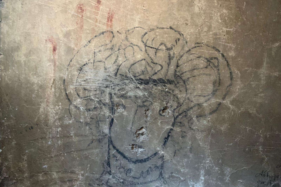 Un disegno lasciato da una bimba salvata nella chiesa romana di Santa Maria ai Monti