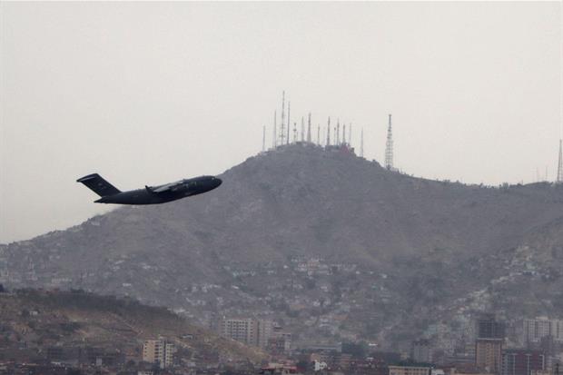 Uno degli ultimi voli militari americani partiti oggi dall'aeroporto di Kabul