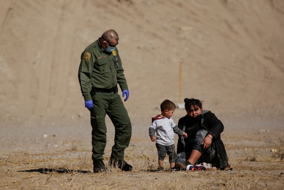 Migranti a El Paso, nel deserto del Texas
