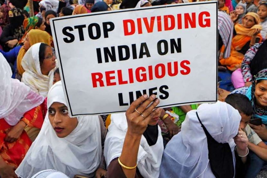 Una protesta tenutasi a Calcutta, in India, il 18 gennaio 2020, contro la legge di modifica della cittadinanza, approvata dal Parlamento indiano nel dicembre 2019.