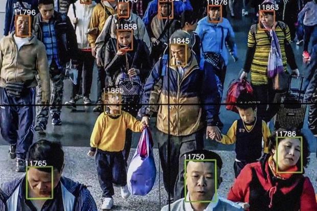 Un video mostra il software di riconoscimento facciale in uso presso la sede della società d’intelligenza artificiale Megvii a Pechino, in Cina.