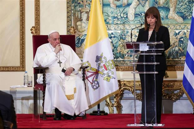 Il Papa con la presidente greca
