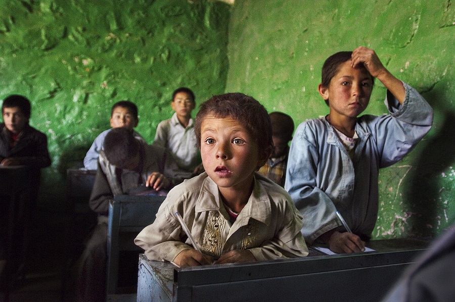 Scolari Hazara in quinta elementare - Bamiyan, Afghanistan, 2007