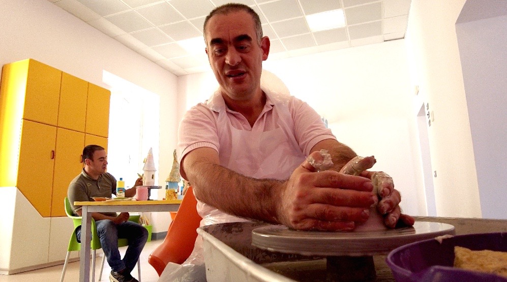 Un laboratorio per le attività manuali dedicate ai disabili ospiti dell'Istituto Serafico di Assisi