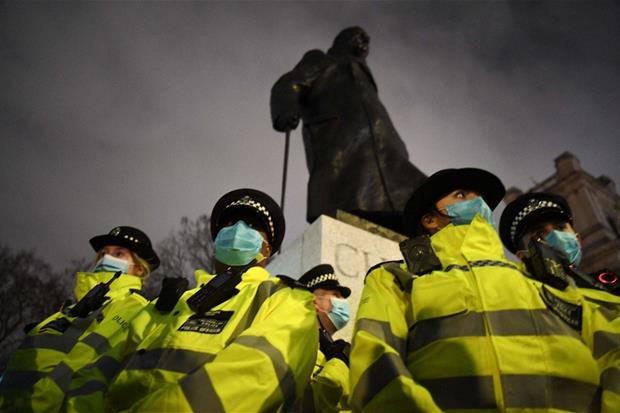 La polizia schierata a Londra durante le proteste