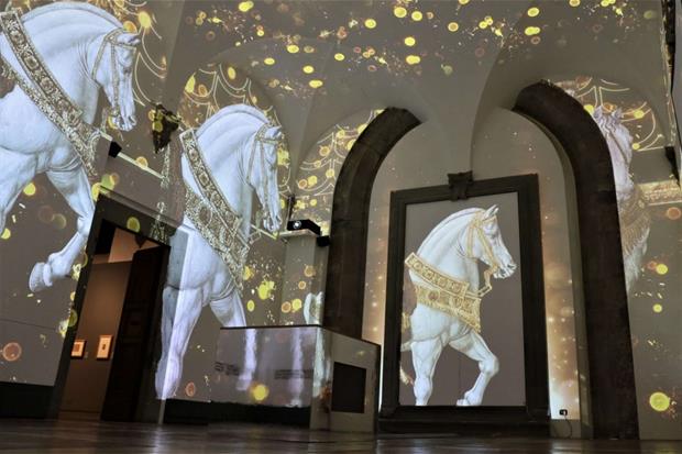 Una sala immersiva della mostra 'Benozzo Gozzoli e la Cappella dei Magi' a Palazzo Medici Riccardi di Firenze