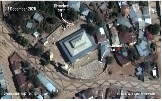 Immagine satellitare del 13 dicembre 2020 della fossa comune vicina alla chiesa di Arba'etu Ensessa