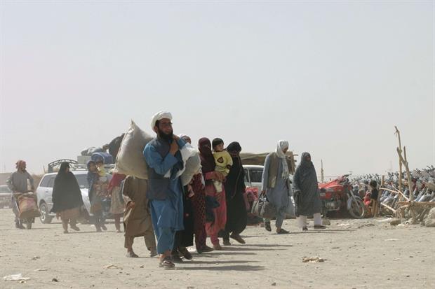 L’arrivo di un gruppo di profughi afghani a Chaman, in Pakistan