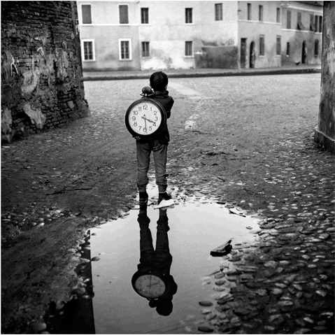 Il bambino con l'orologio, Comacchio, 1954