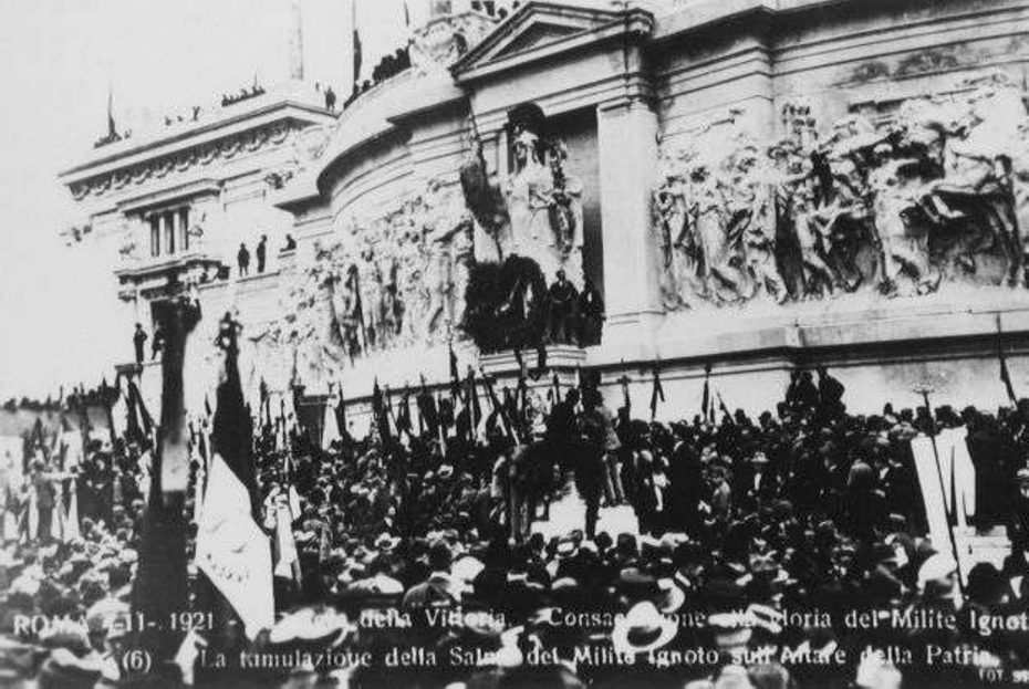 Roma 4 novembre 1921 - La tumulazione della salma del Milite Ignoto sull'altare della Patria