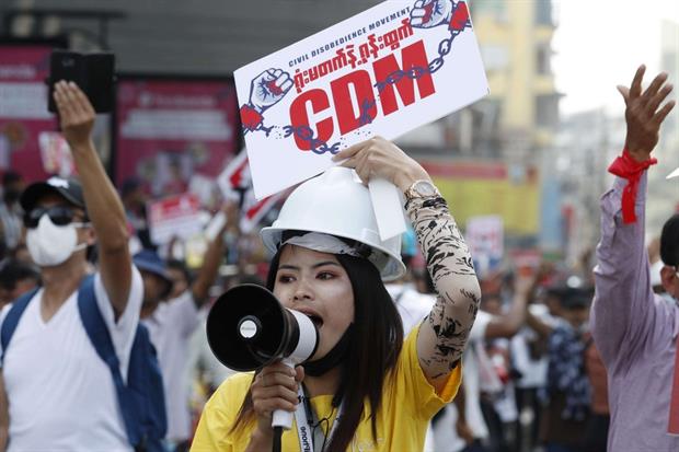 Le proteste non si fermano nelle strade di Yangon