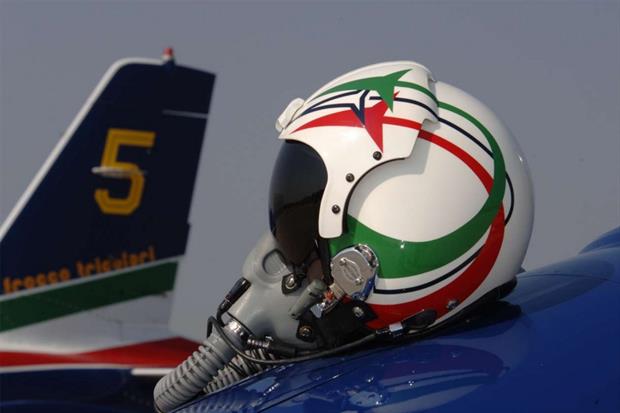 Il casco dei piloti delle Frecce Tricolori