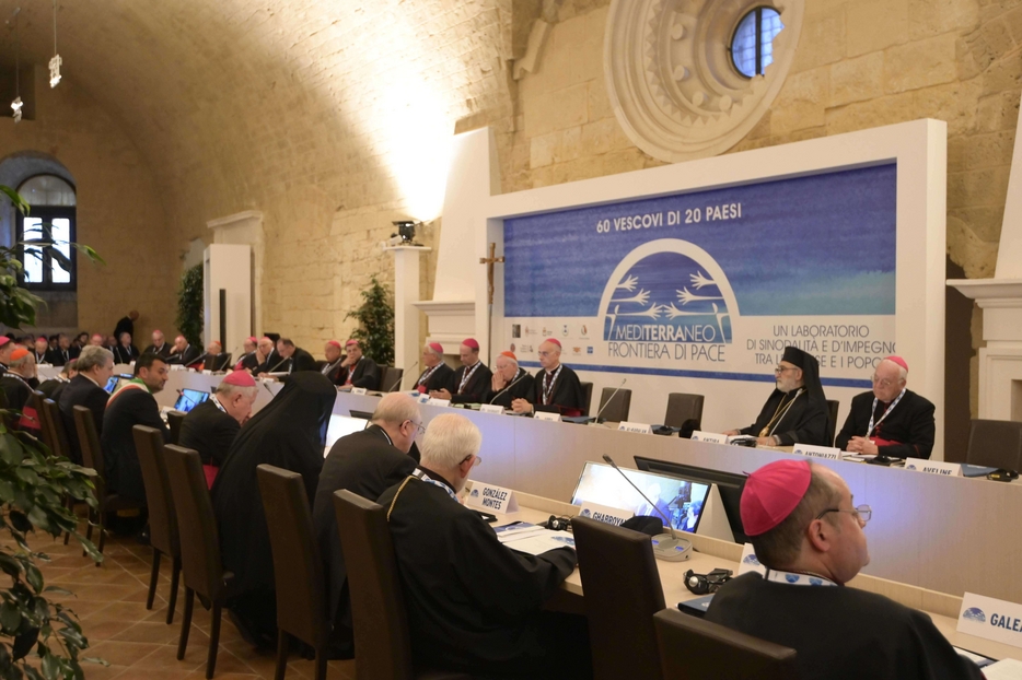 L'incontro per la pace dei vescovi del Mediterraneo nel 2020 a Bari
