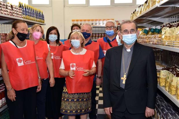 L'arcivescovo Delpini inaugura i locali dell'Emporio della solidarietà