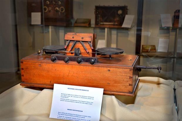 Il ricevitore a detector magnetico conservato presso il Museo Tecnico Navale
