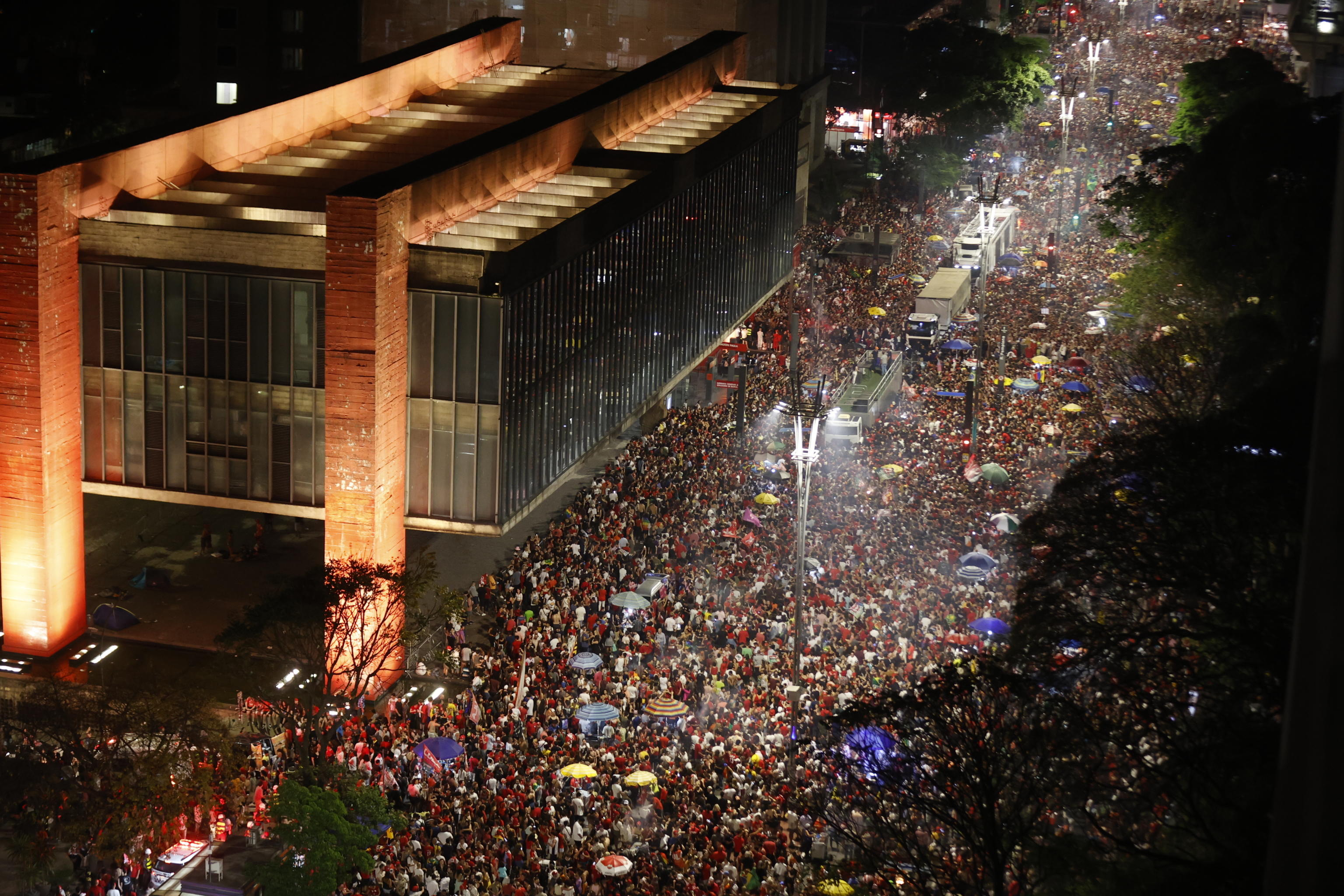 La folla dopo la vittoria a Rio de Janeiro