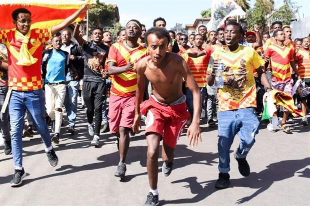 Nelle strade di Addis Abeba, il regime festeggiava la vittoria contro gli italiani  ad Adua  nel 1896