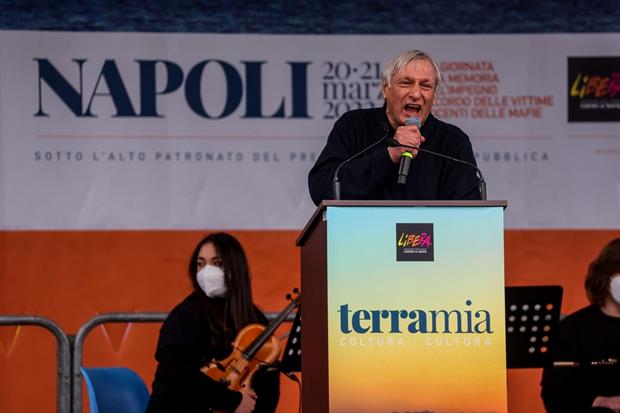 Don Ciotti alla manifestazione di Napoli contro le mafie