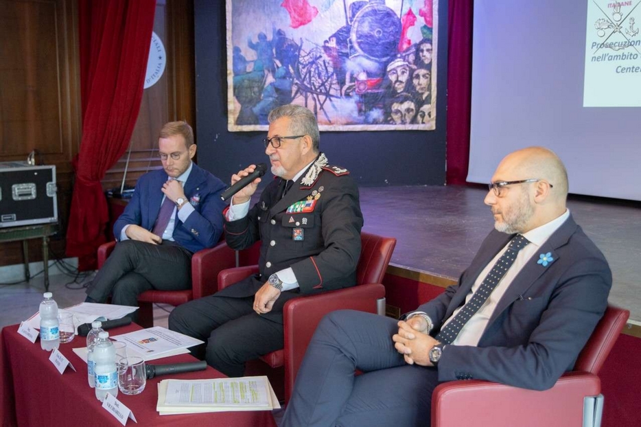 Un momento della Conferenza stampa di presentazione. Da sinistra Luigi Cantamessa, il generale di Divisione dei Carabinieri Alfredo Manzo e Paolo Vicchiarella