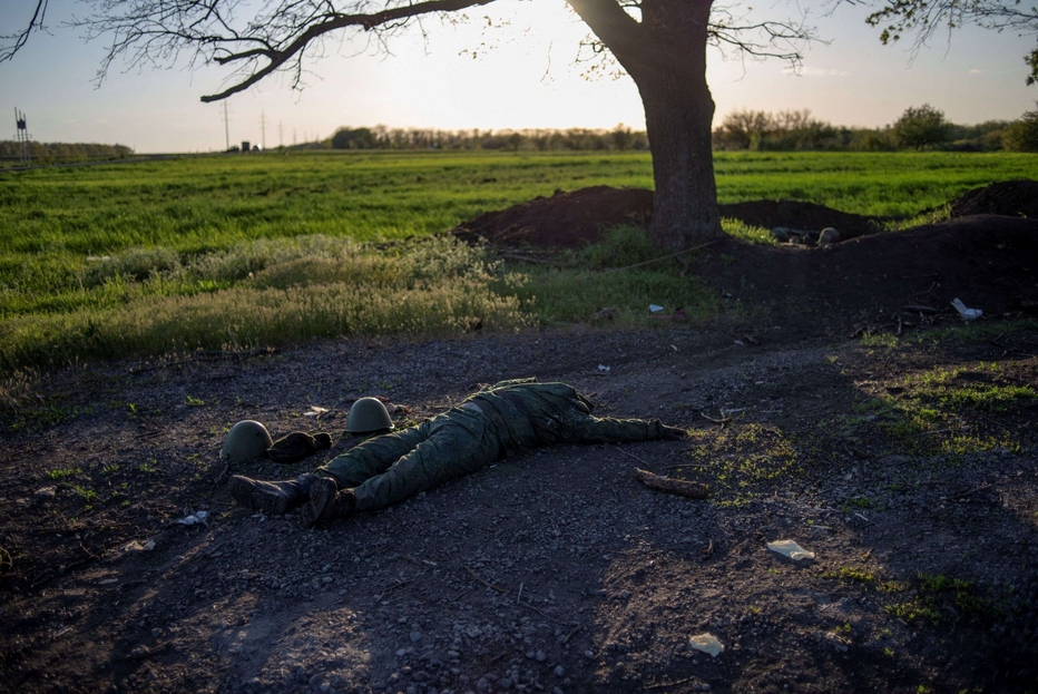 Il corpo di un soldato russo abbandonato nella regione di Karkhic