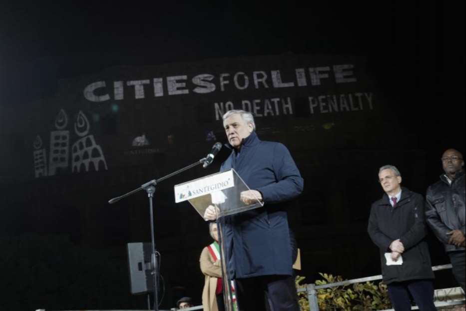 Il ministro Tajani al Colosseo sul palco con Marco Impagliazzo