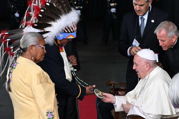 Papa Francesco incontra i nativi a Edmonton