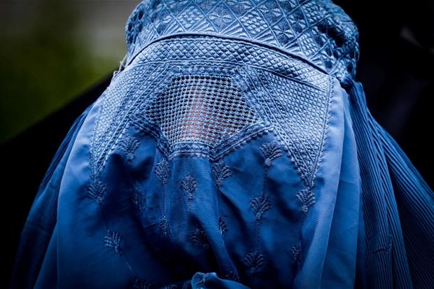 In Afghanistan è tornato il burqa