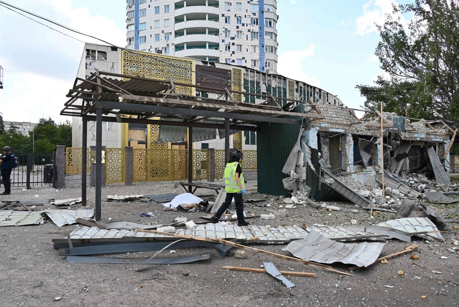 La distruzione dopo un attacco missilistico russo a Kharkiv in Ucraina