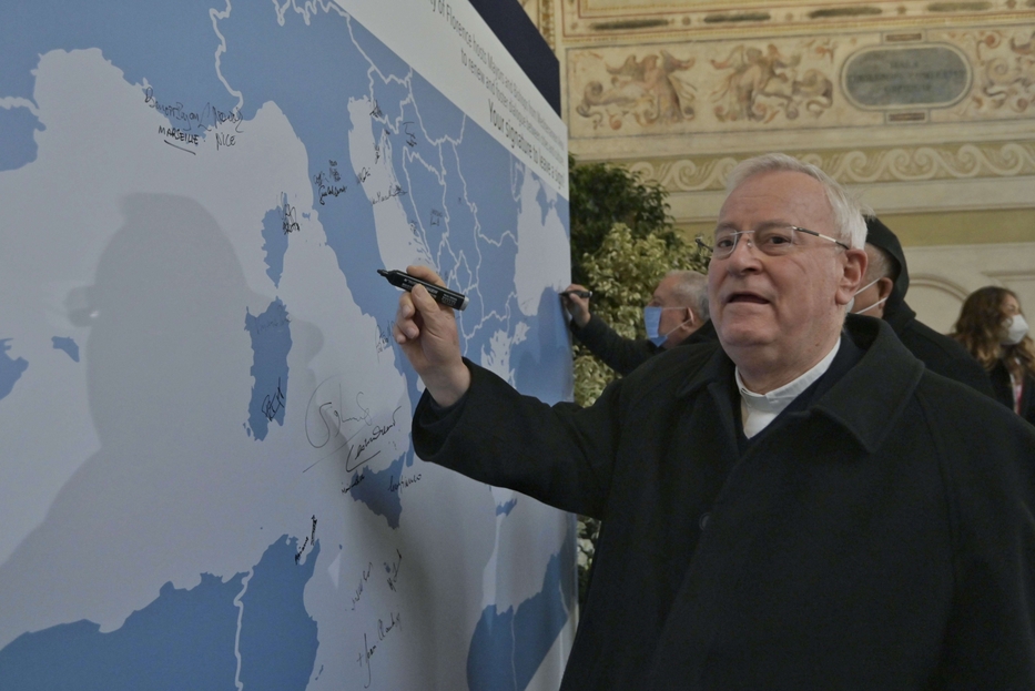 Il cardinale Gualtiero Bassetti durante l'incontro per la pace nel Mediterraneo a Firenze lo scorso febbraio